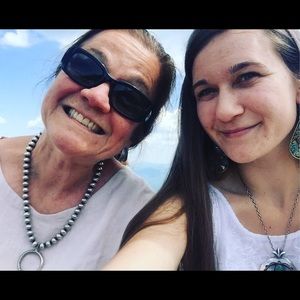 Meet your Posher, Iris